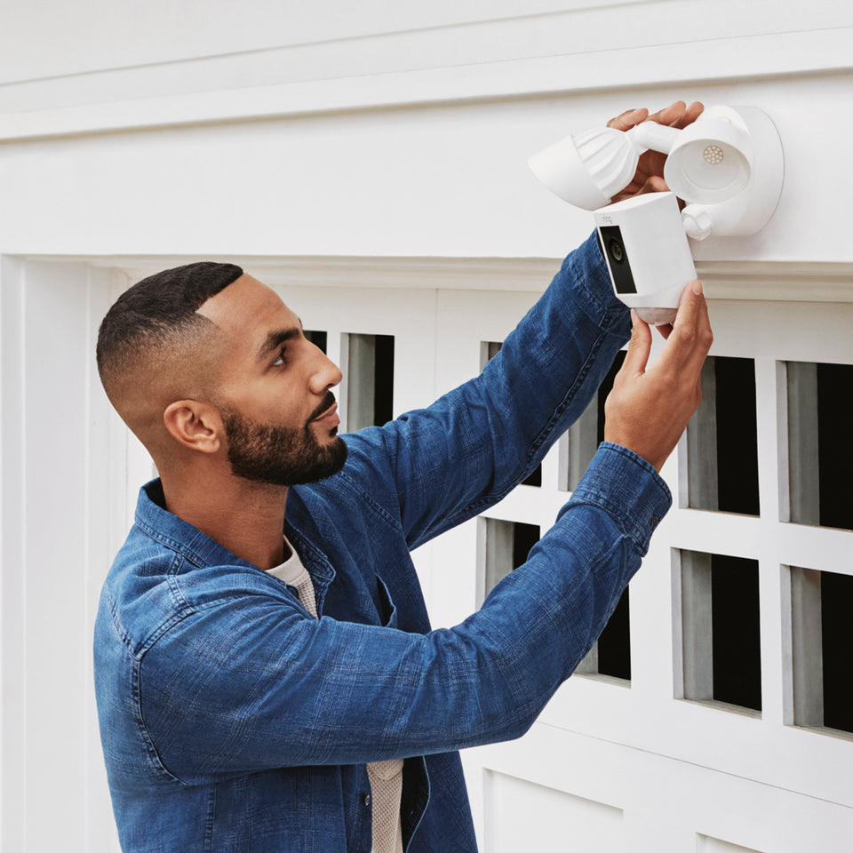 Floodlight Cam Wired plus with Chime Pro 2.0 (2Nd Gen)