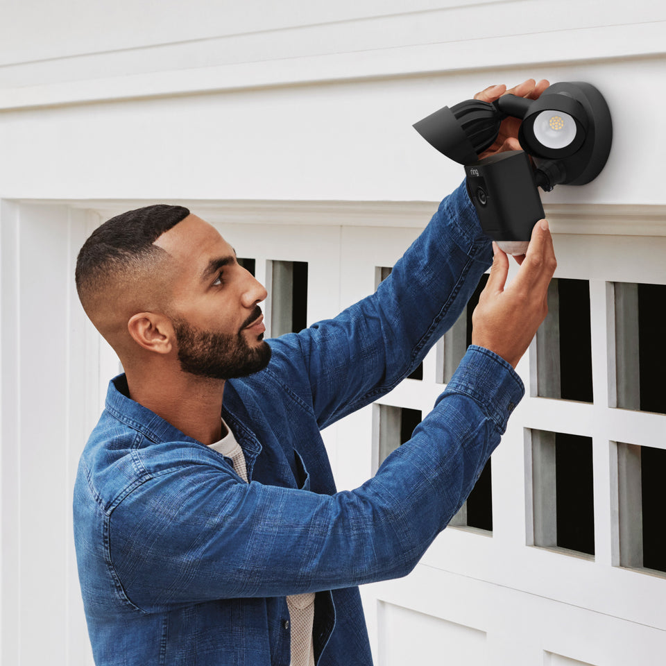 Floodlight Cam Wired plus with Chime Pro 2.0 (2Nd Gen)